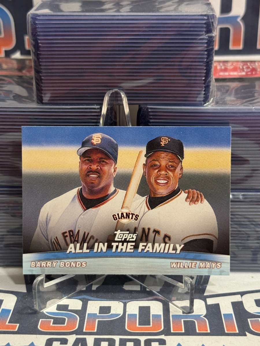 2001 Topps (All in the Family) Barry Bonds & Willie Mays #TC19