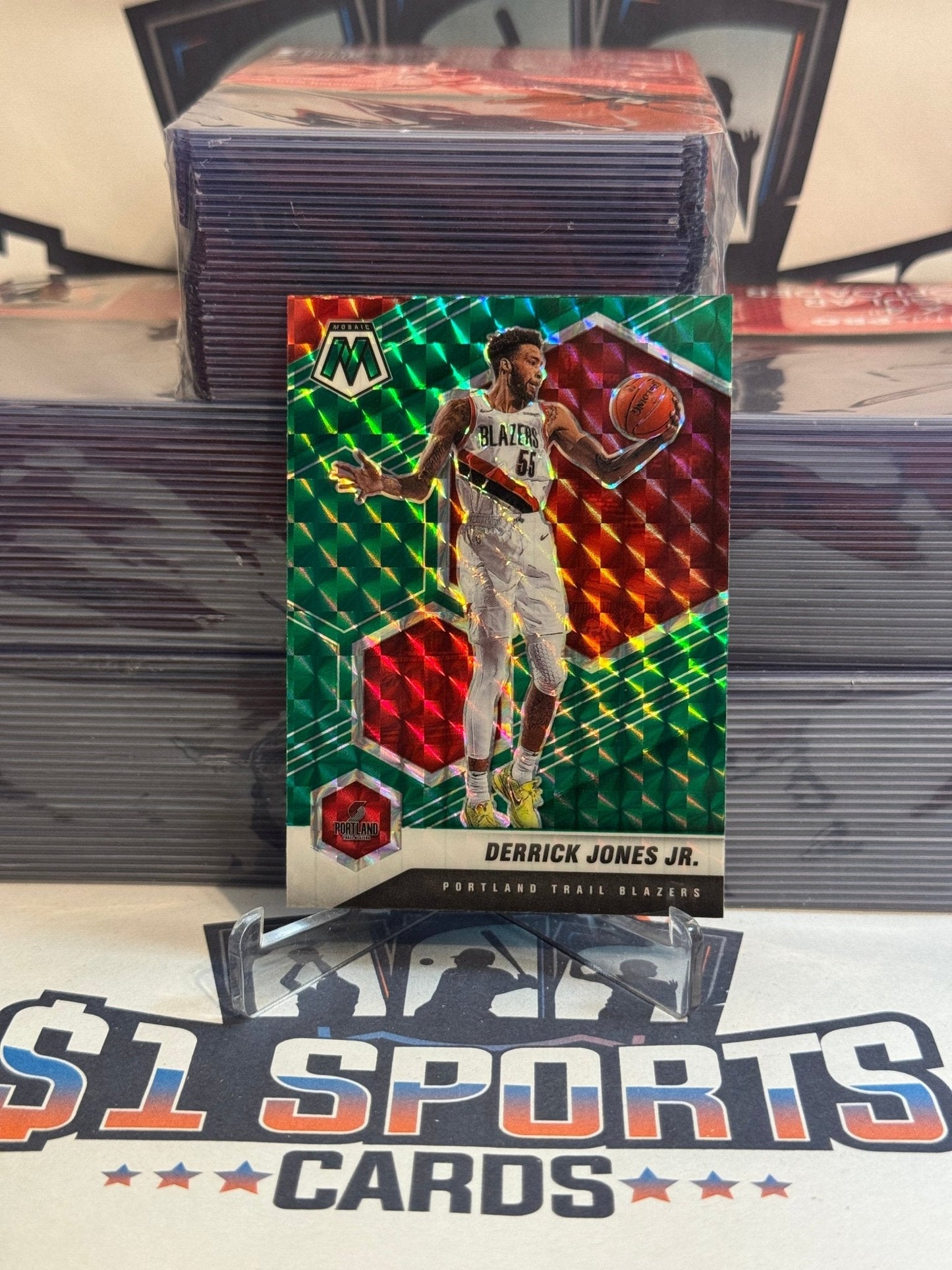 2020 Panini Mosaic (Green Prizm) Derrick Jones Jr. #31