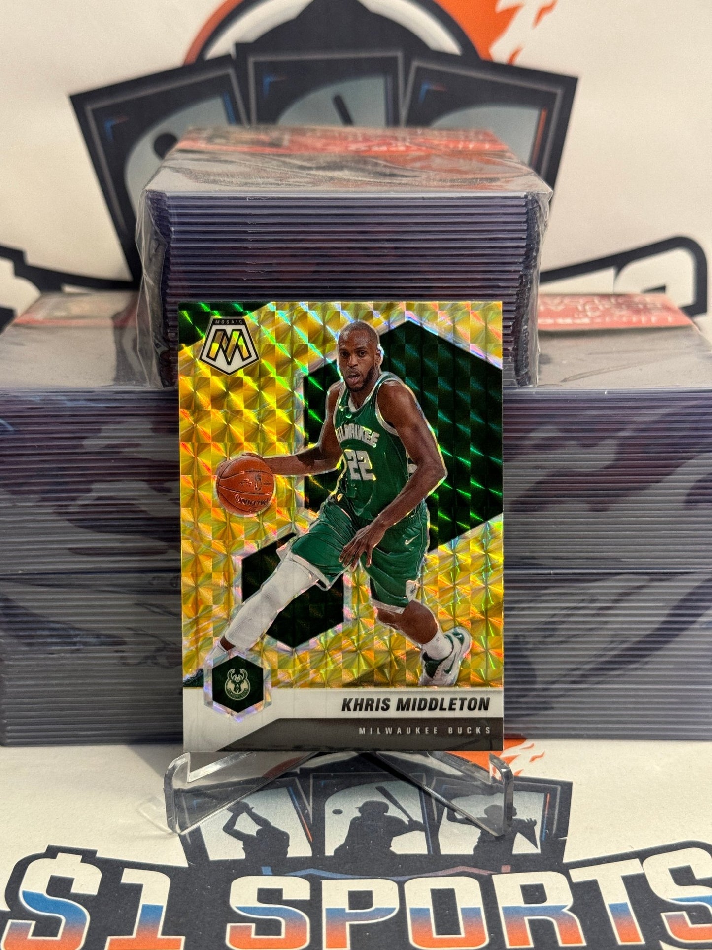 2020 Panini Mosaic (Yellow Reactive Prizm) Khris Middleton #105
