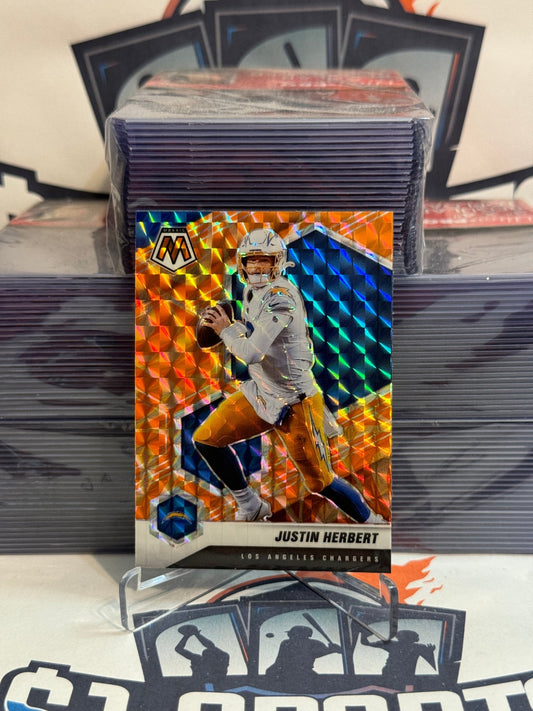 2021 Panini Mosaic (Orange Reactive Prizm) Justin Herbert #111