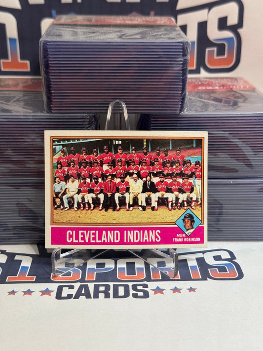 1976 Topps (Indians Team Card) Frank Robinson, Dennis Eckersley, Boog Powell #477