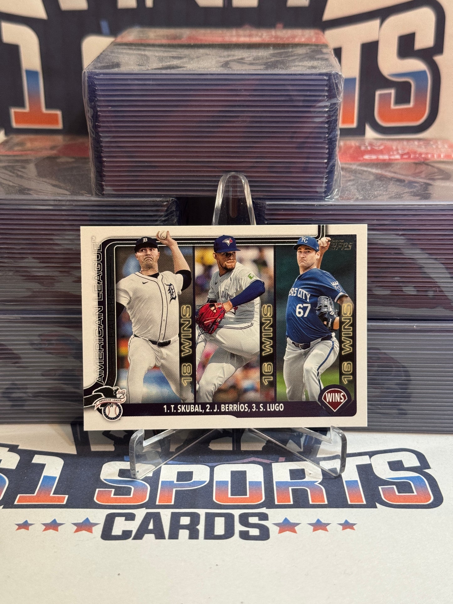 2025 Topps (AL Wins Leaders) Tarik Skubal, Jose Berrios, Seth Lugo #151