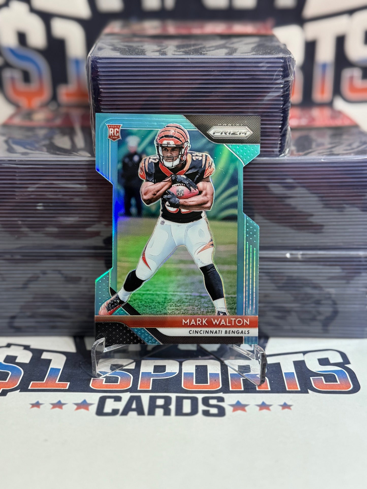 2018 Panini Prizm (Light Blue Die Cut Prizm 146/199) Mark Walton Rookie #231