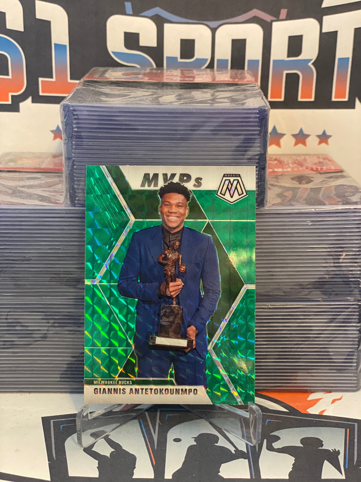 2019 Panini Mosaic (Green Prizm, MVPs) Giannis Antetokounmpo #297