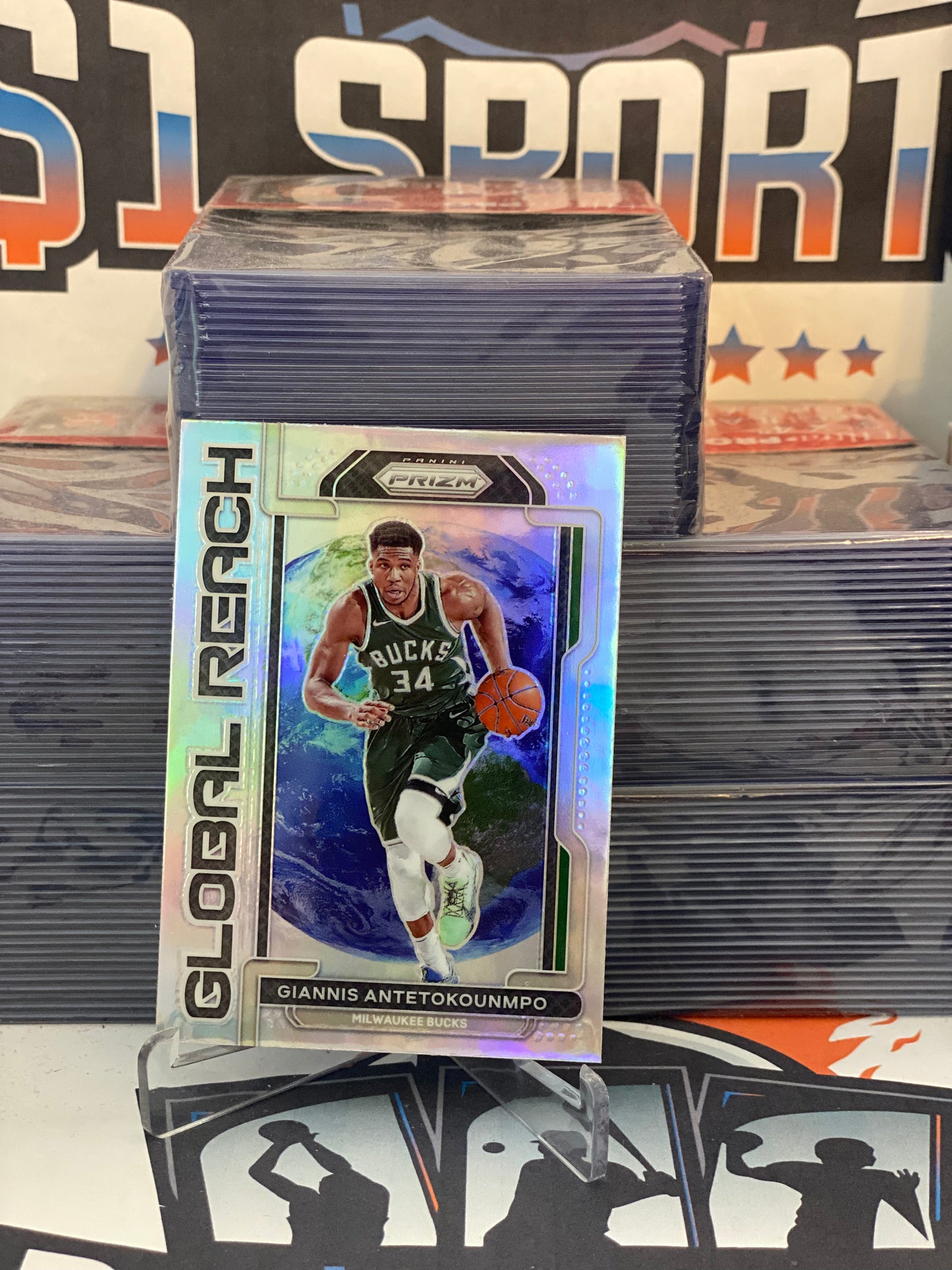 2021 Panini Prizm (Silver Prizm, Global Reach) Giannis Antetokounmpo #1