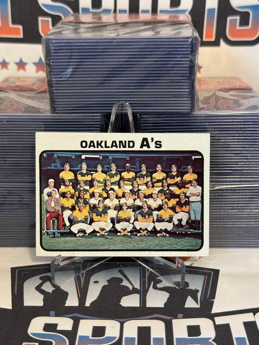 1973 Topps (Athletics Team Card) Reggie Jackson, Catfish Hunter, Vida Blue, Rollie Fingers #500