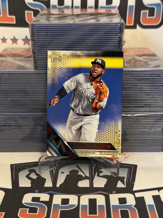 2016 Topps (Gold 1924/2016) Marcell Ozuna #572