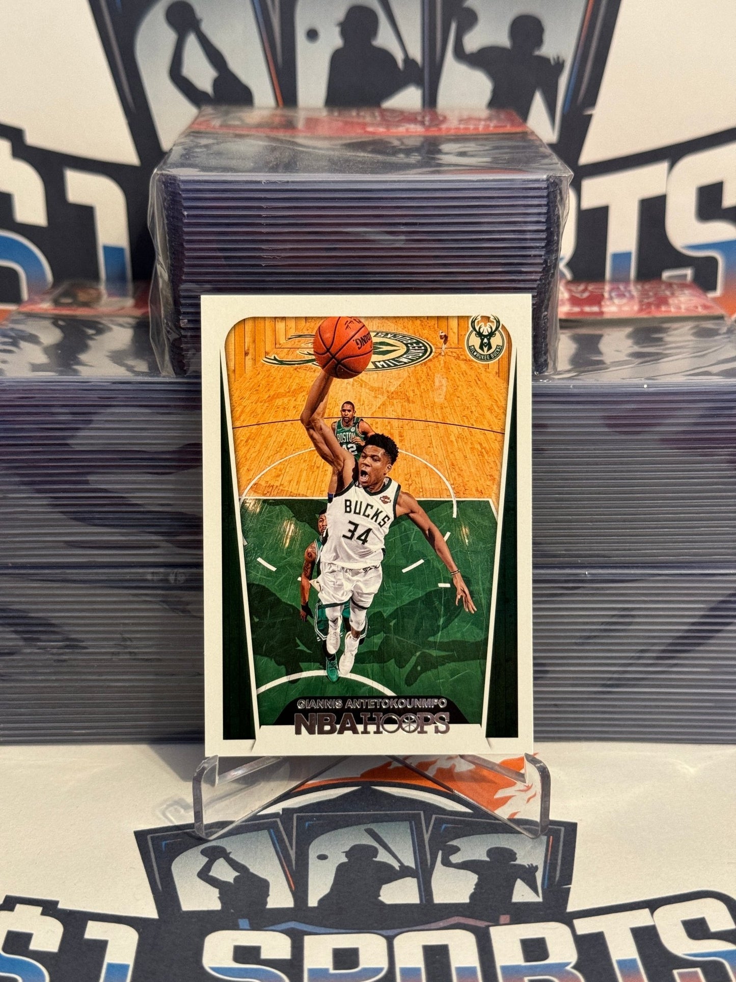2018 NBA Hoops Giannis Antetokounmpo #299