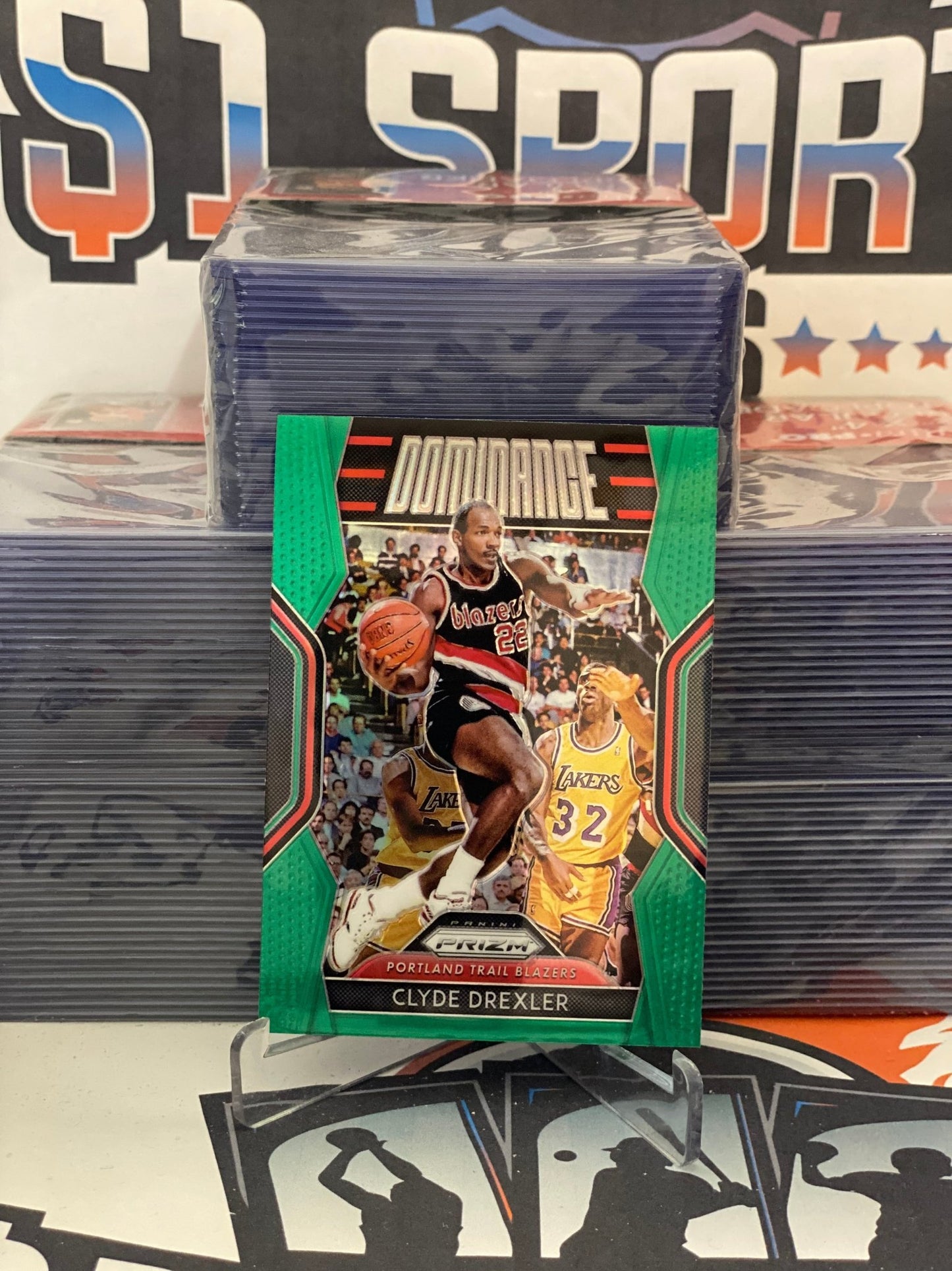 2018 Panini Prizm (Green Prizm, Dominance) Clyde Drexler #8