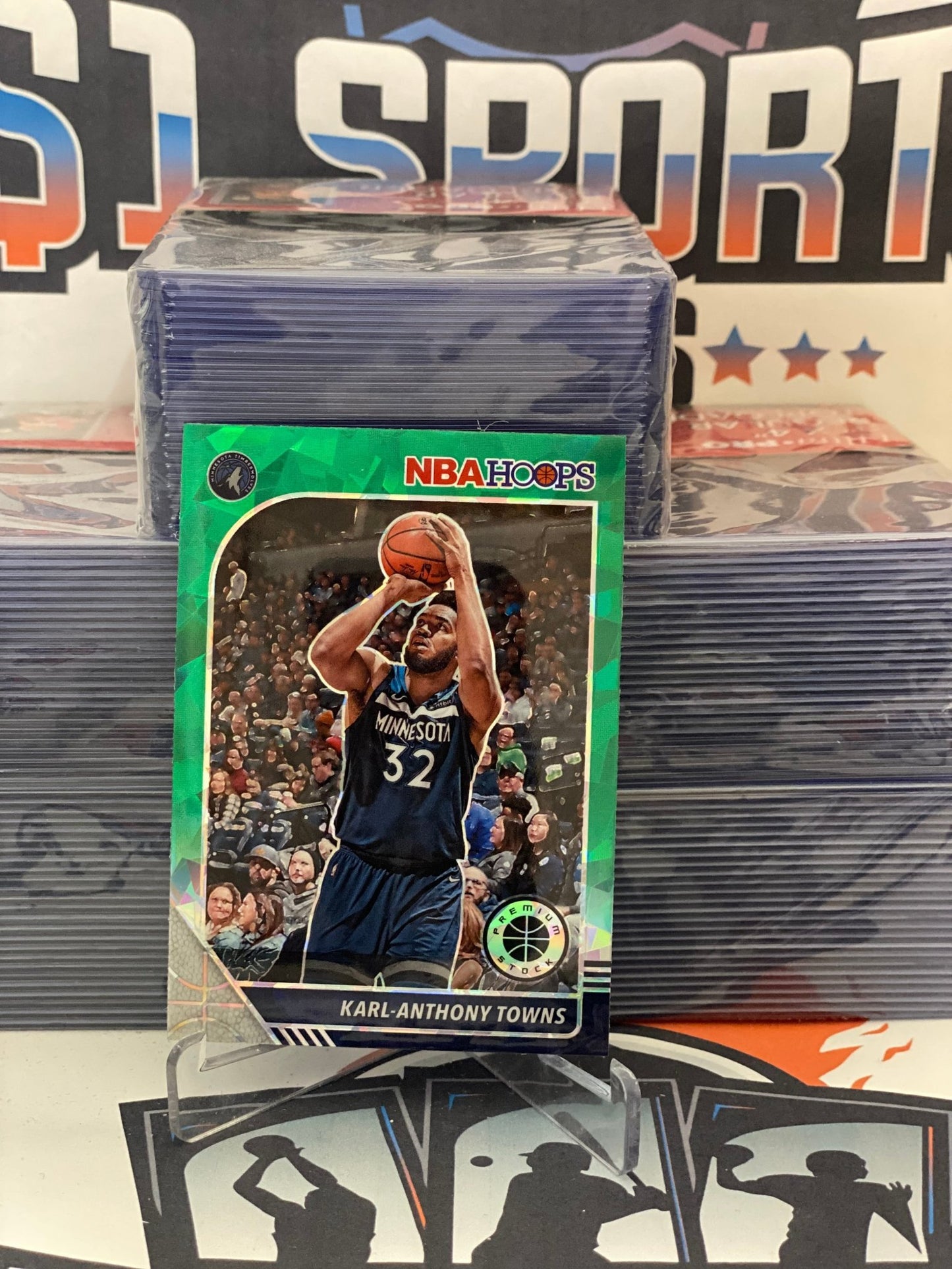 2019 Hoops Premium Stock (Green Ice Prizm) Karl-Anthony Towns #111
