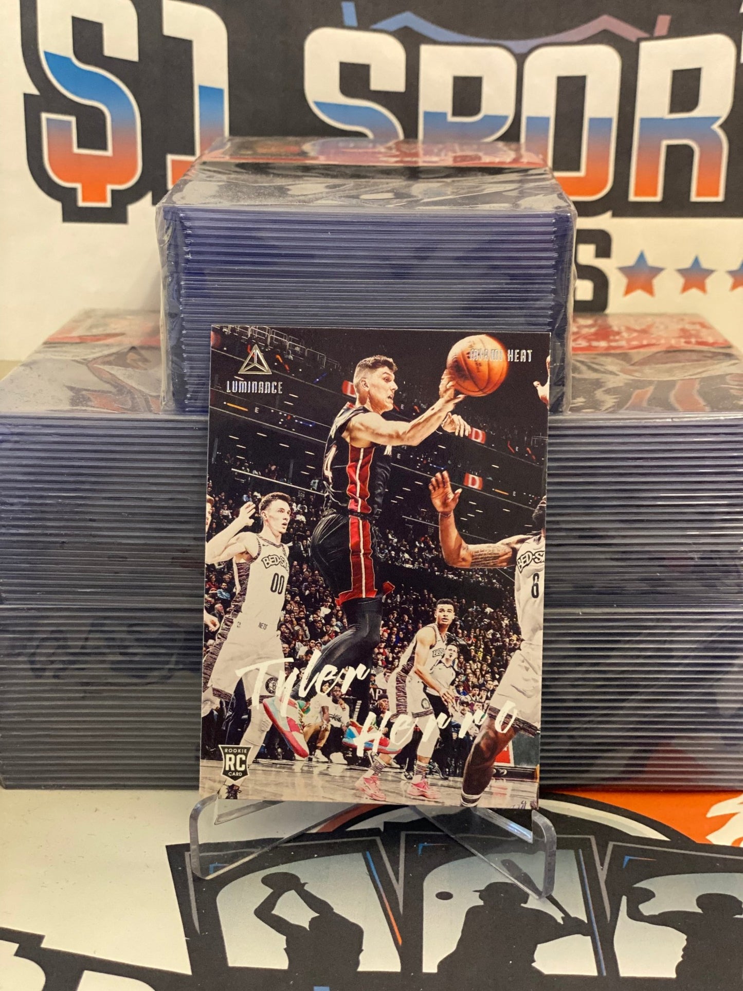 2019 Panini Chronicles (Luminance) Tyler Herro Rookie #154