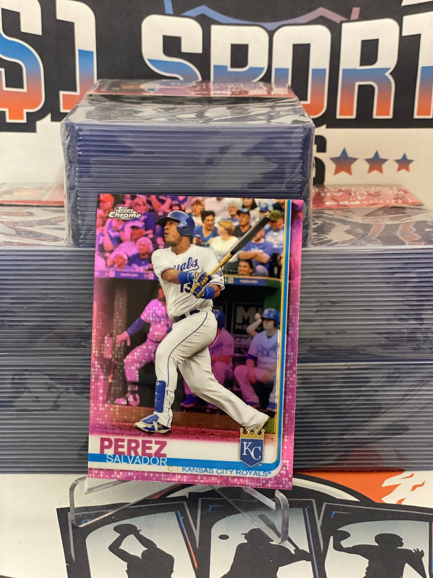 2019 Topps Chrome (Pink Refractor) Salvador Perez #198