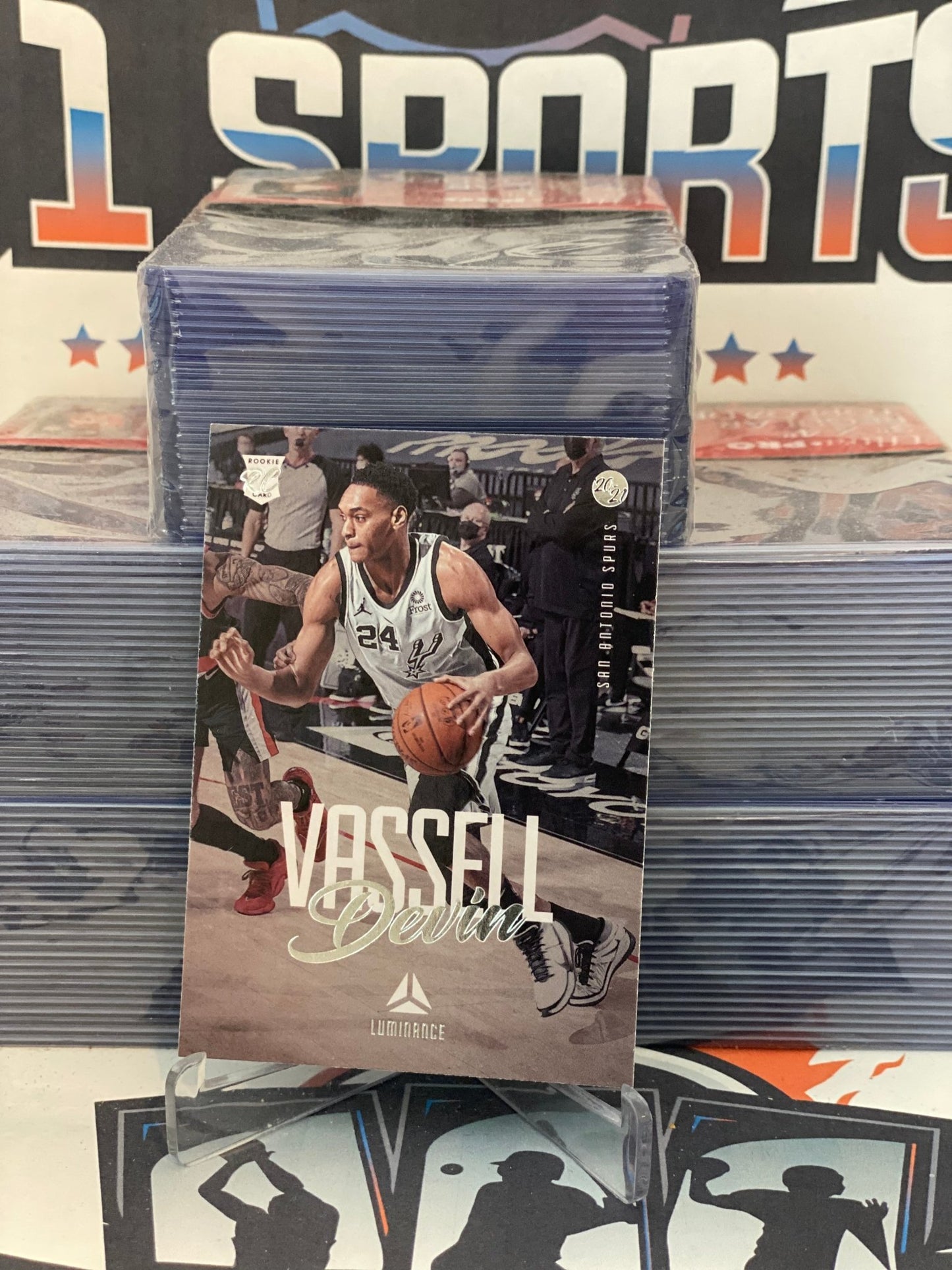 2020 Panini Chronicles (Luminance) Devin Vassell #153