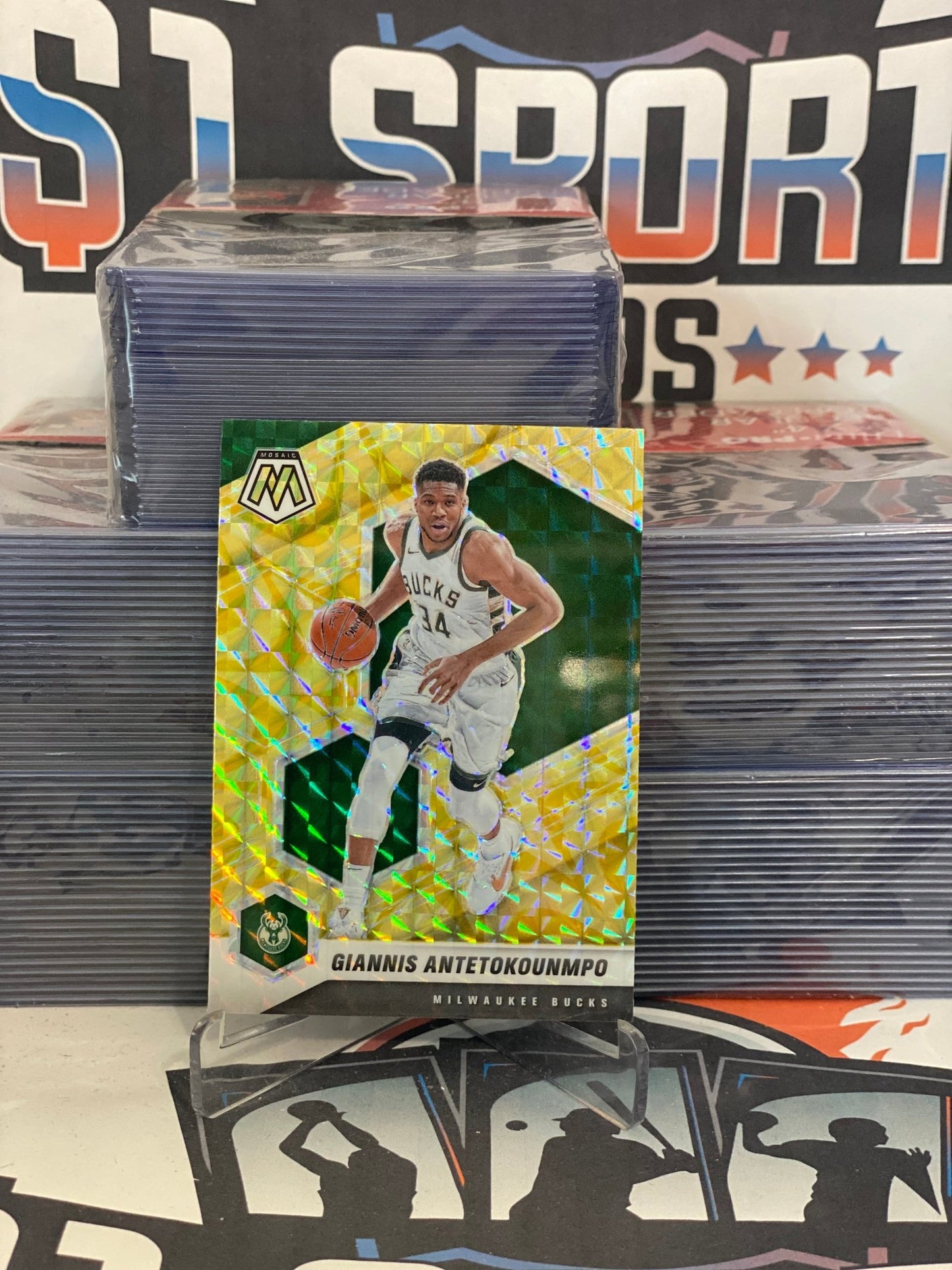 2020 Panini Mosaic (Yellow Reactive Prizm) Giannis Antetokounmpo #80