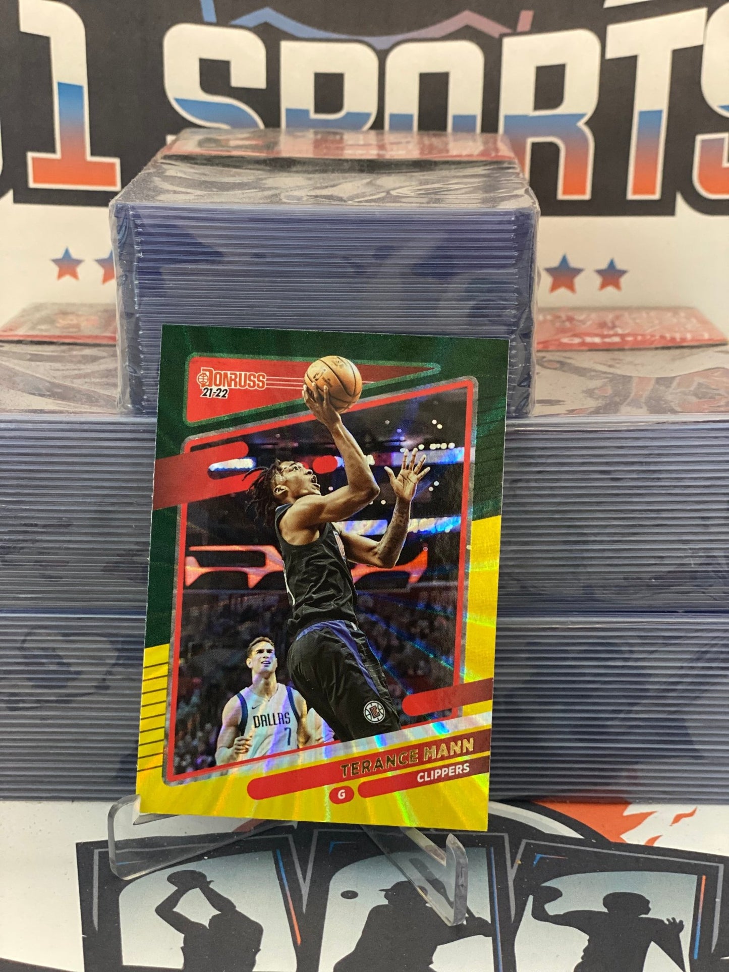 2021 Donruss (Green Yellow Laser) Terance Mann #156