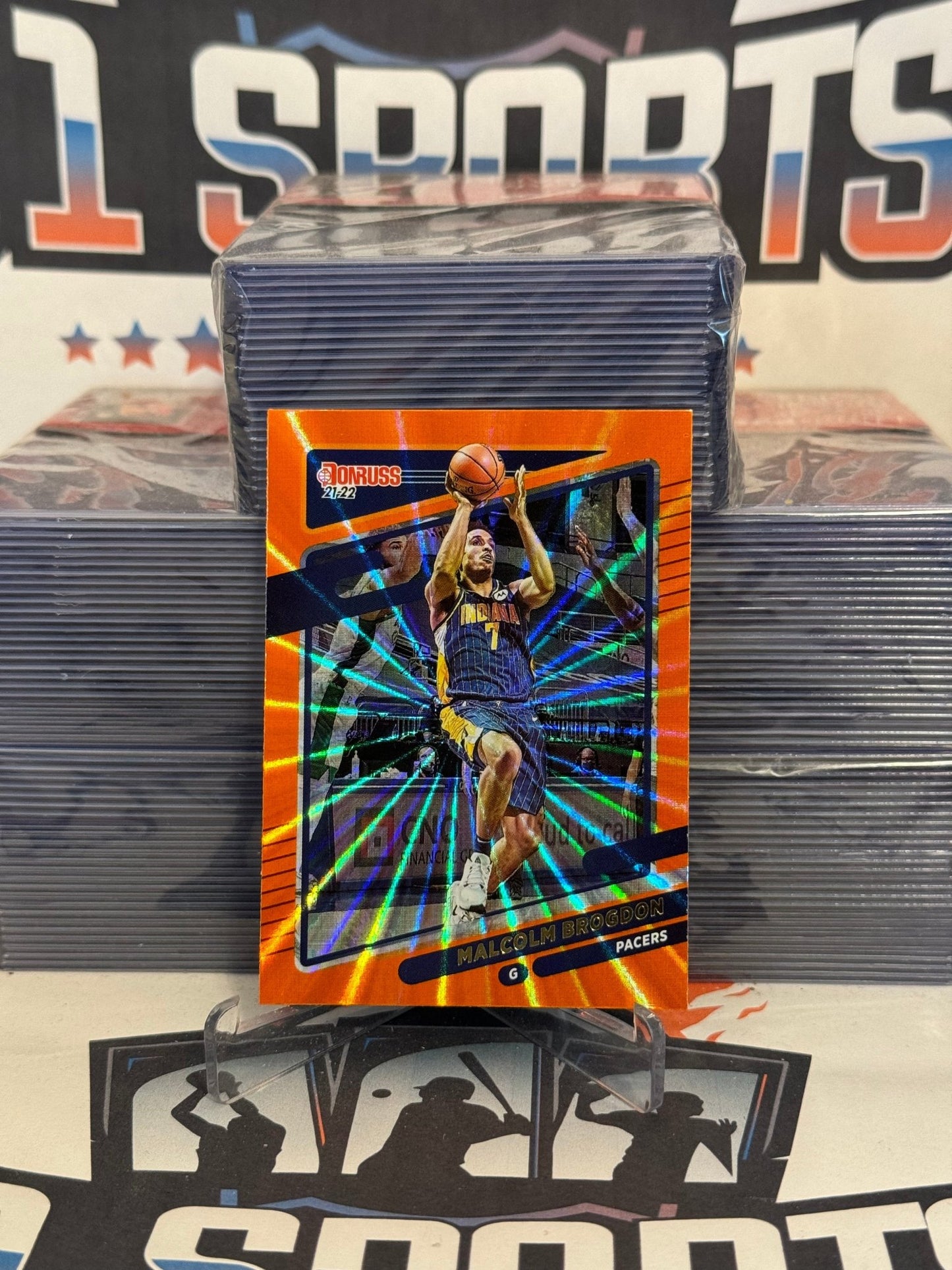 2021 Donruss (Orange Laser Holo) Malcom Brogdon #184