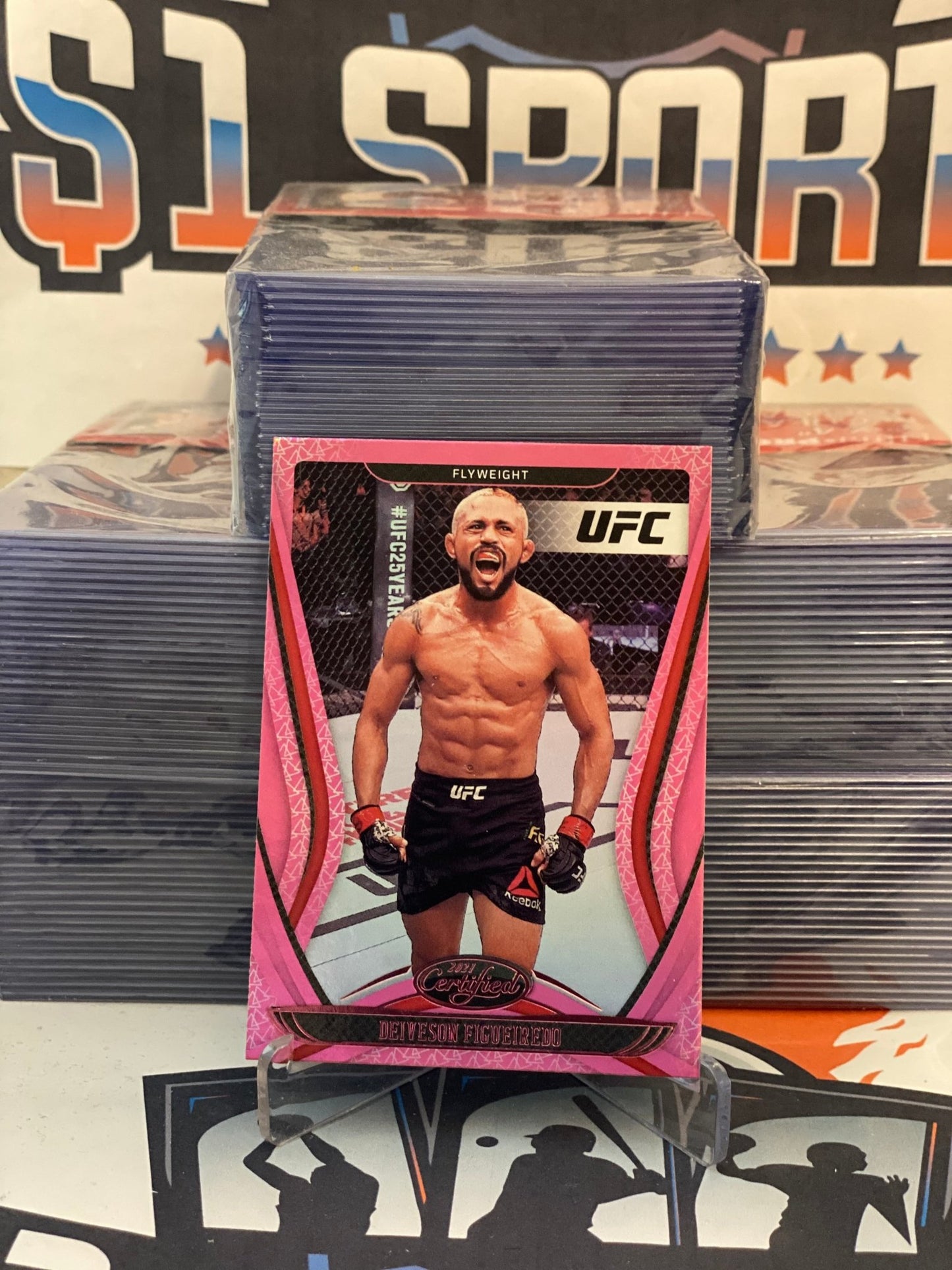 2021 Panini Chronicles UFC (Pink, Certified) Deiveson Figueiredo #123