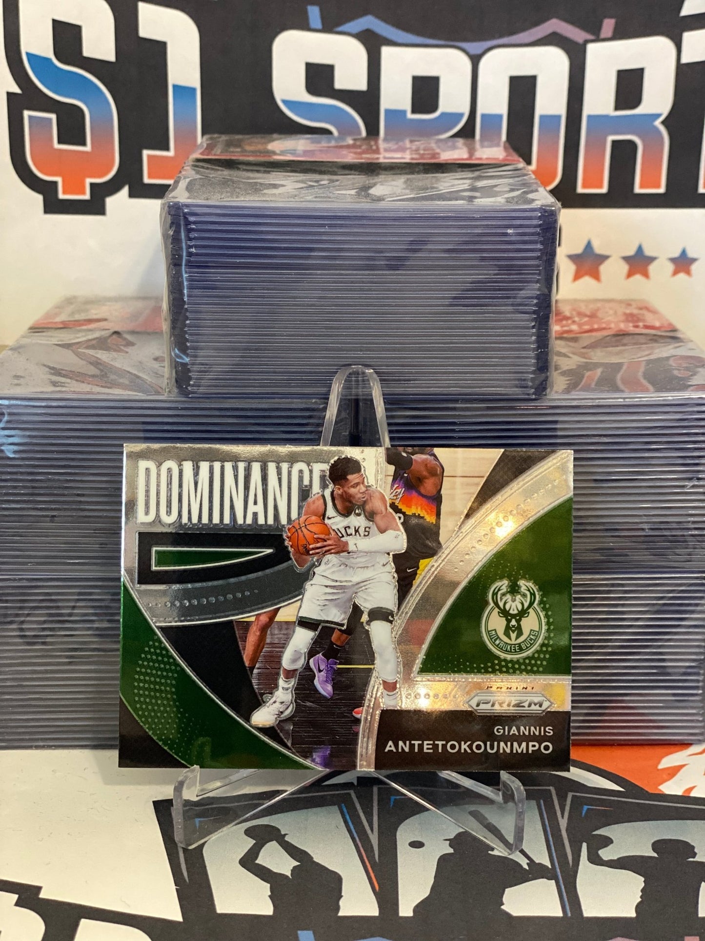 2021 Panini Prizm (Dominance) Giannis Antetokounmpo #12