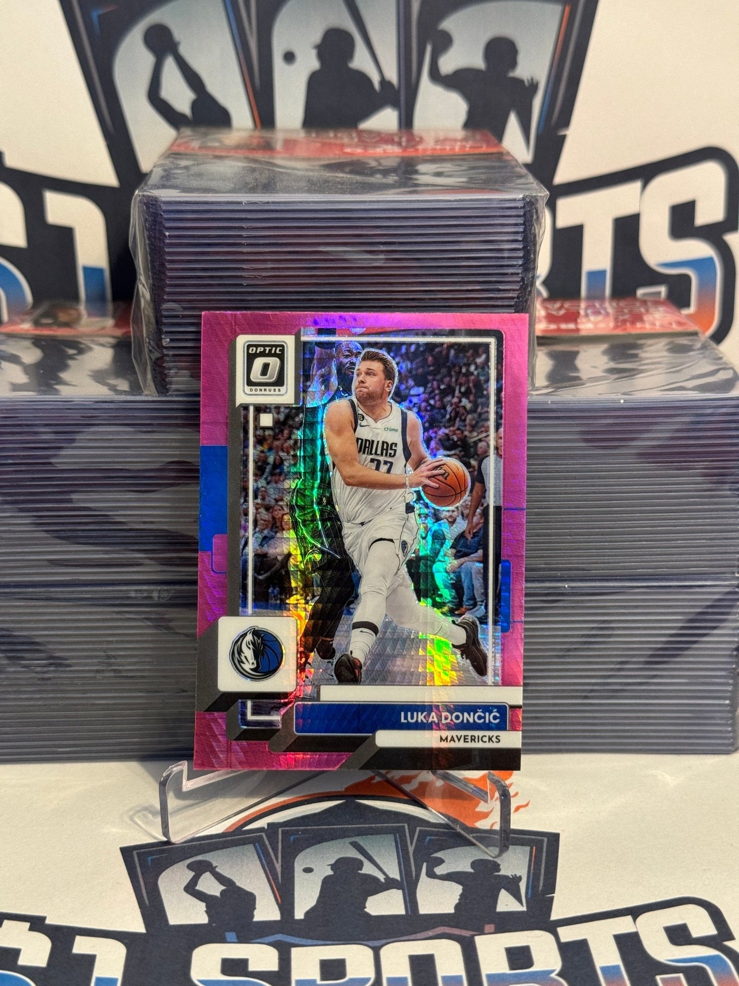 2022 Donruss Optic (Pink Hyper Prizm) Luka Doncic #160