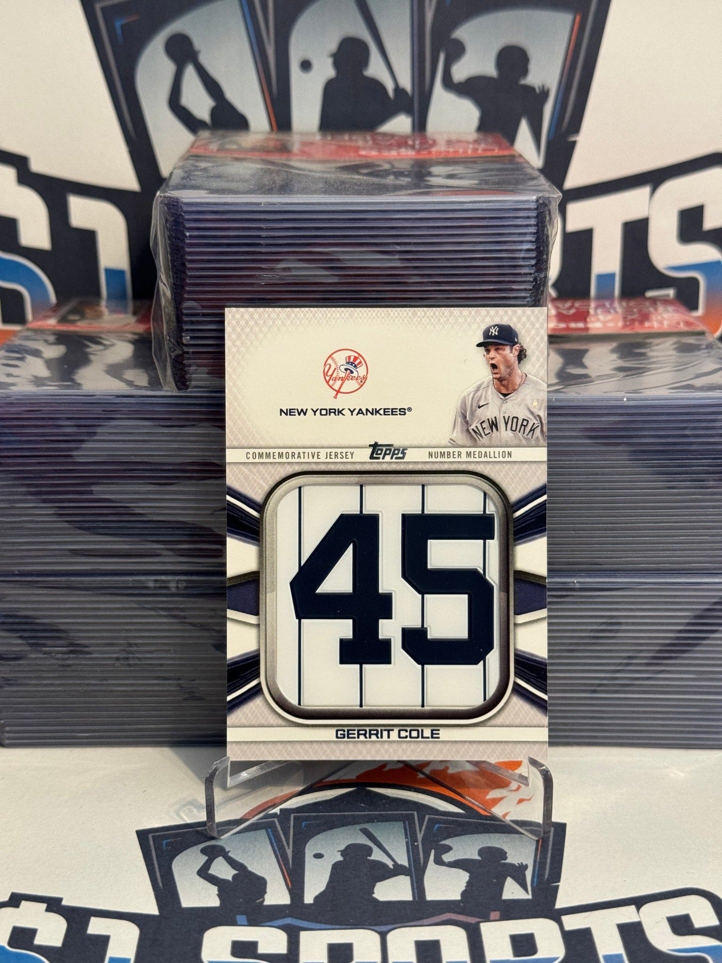 2022 Topps (Player Number Medallion Relic) Gerrit Cole #JNM-GC