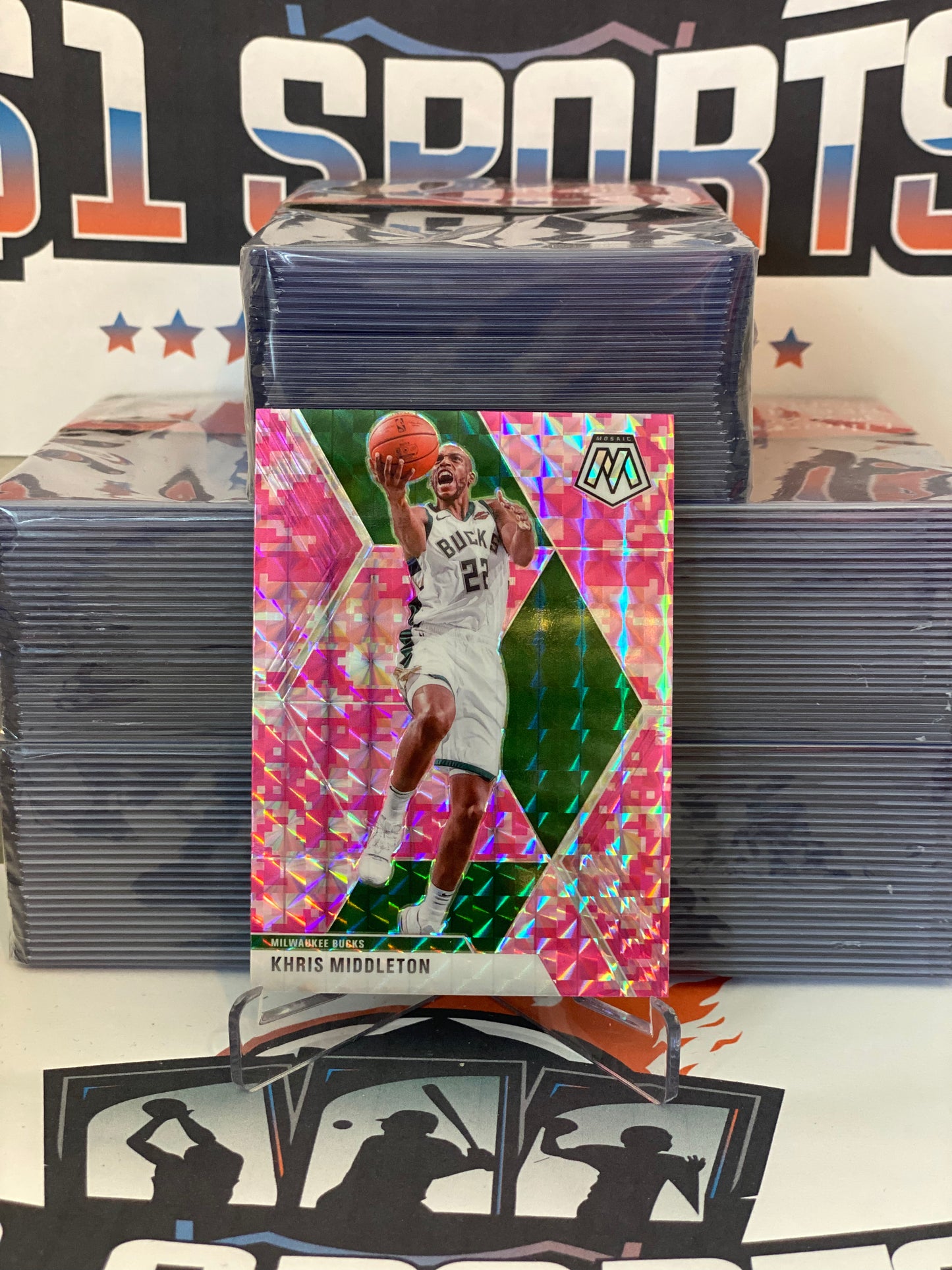 2019 Panini Mosaic (Pink Camo Prizm) Khris Middleton #85