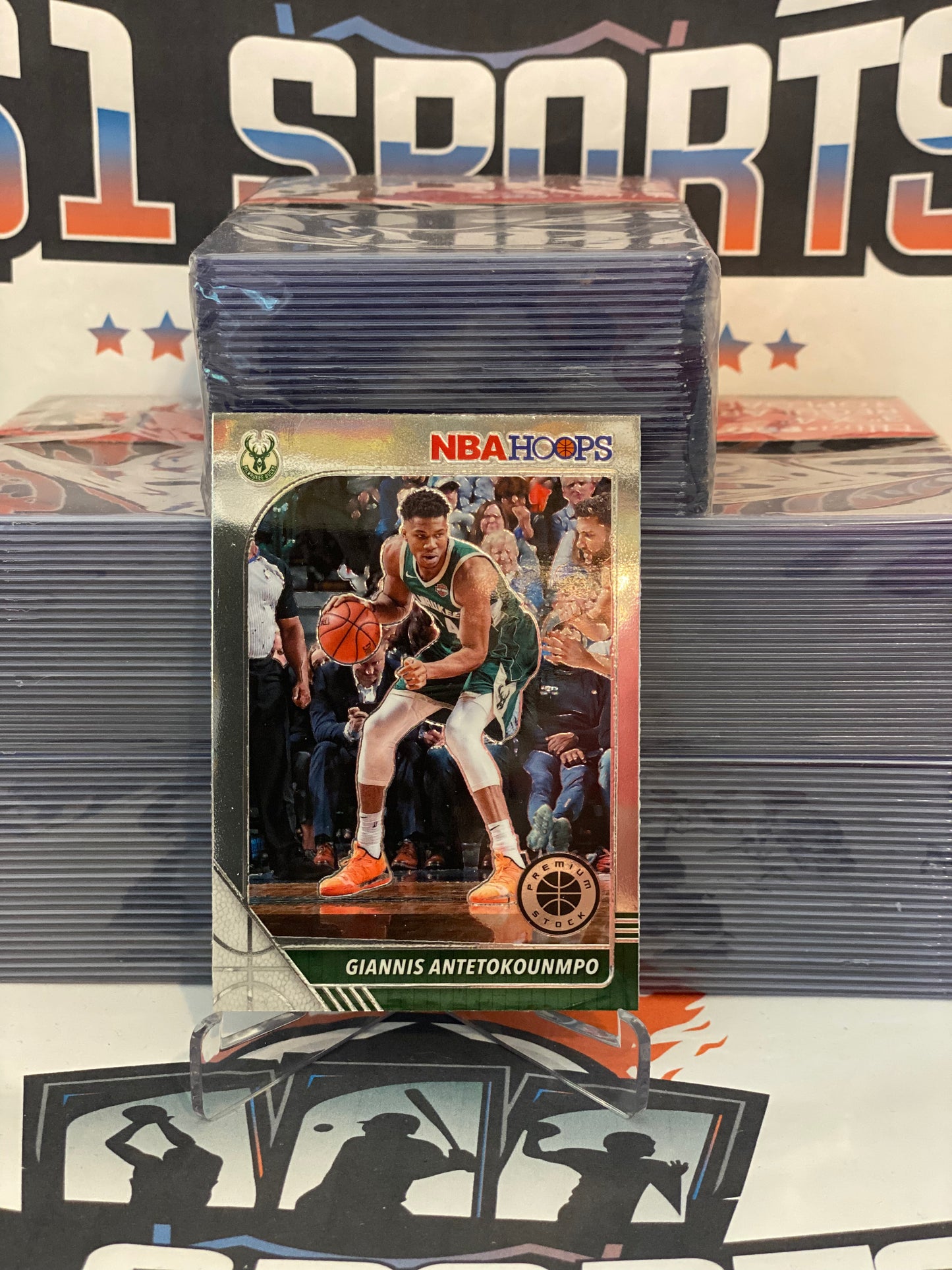 2019 Hoops Premium Stock Giannis Antetokounmpo #102