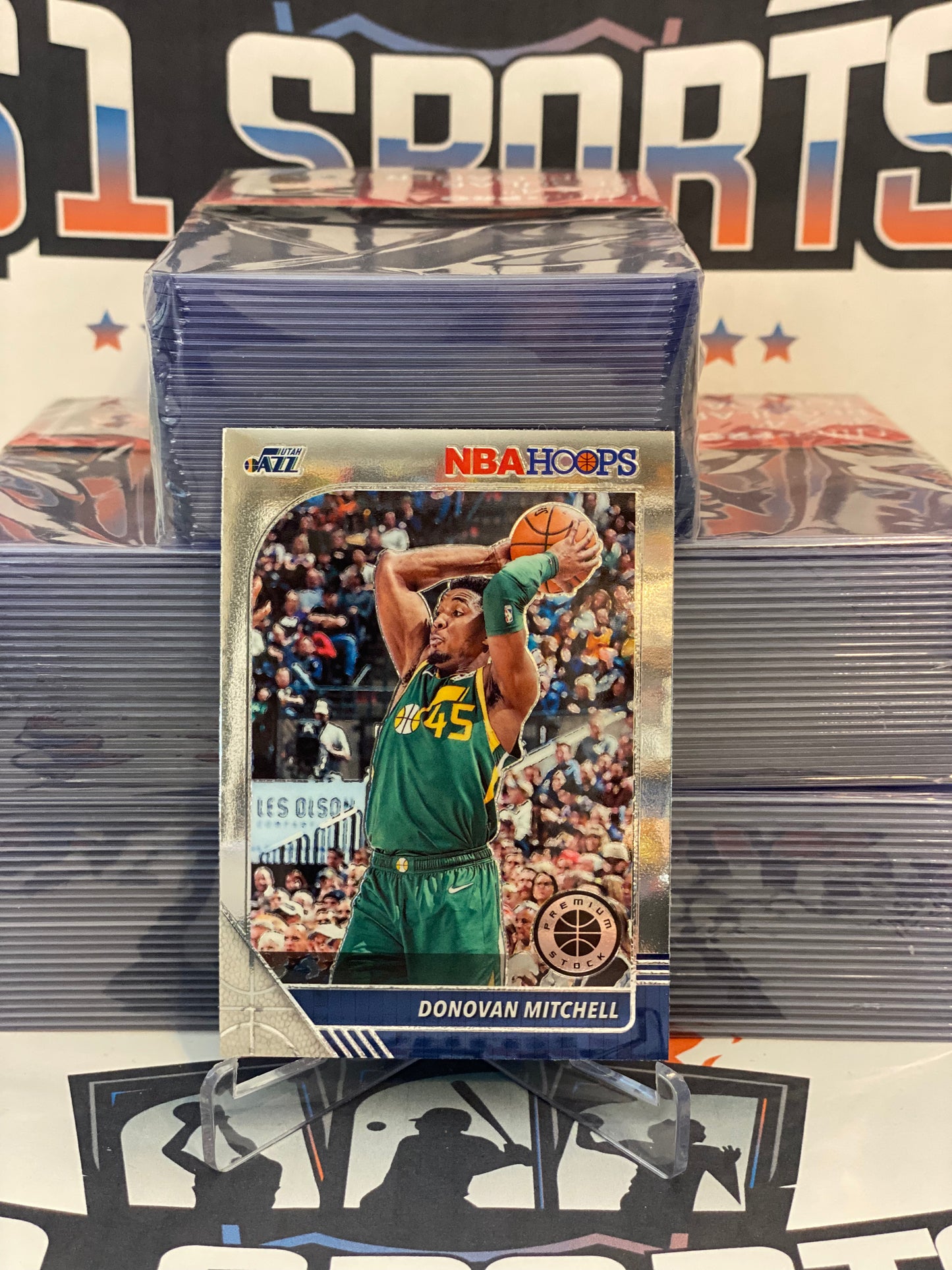 2019 Hoops Premium Stock Donovan Mitchell #185