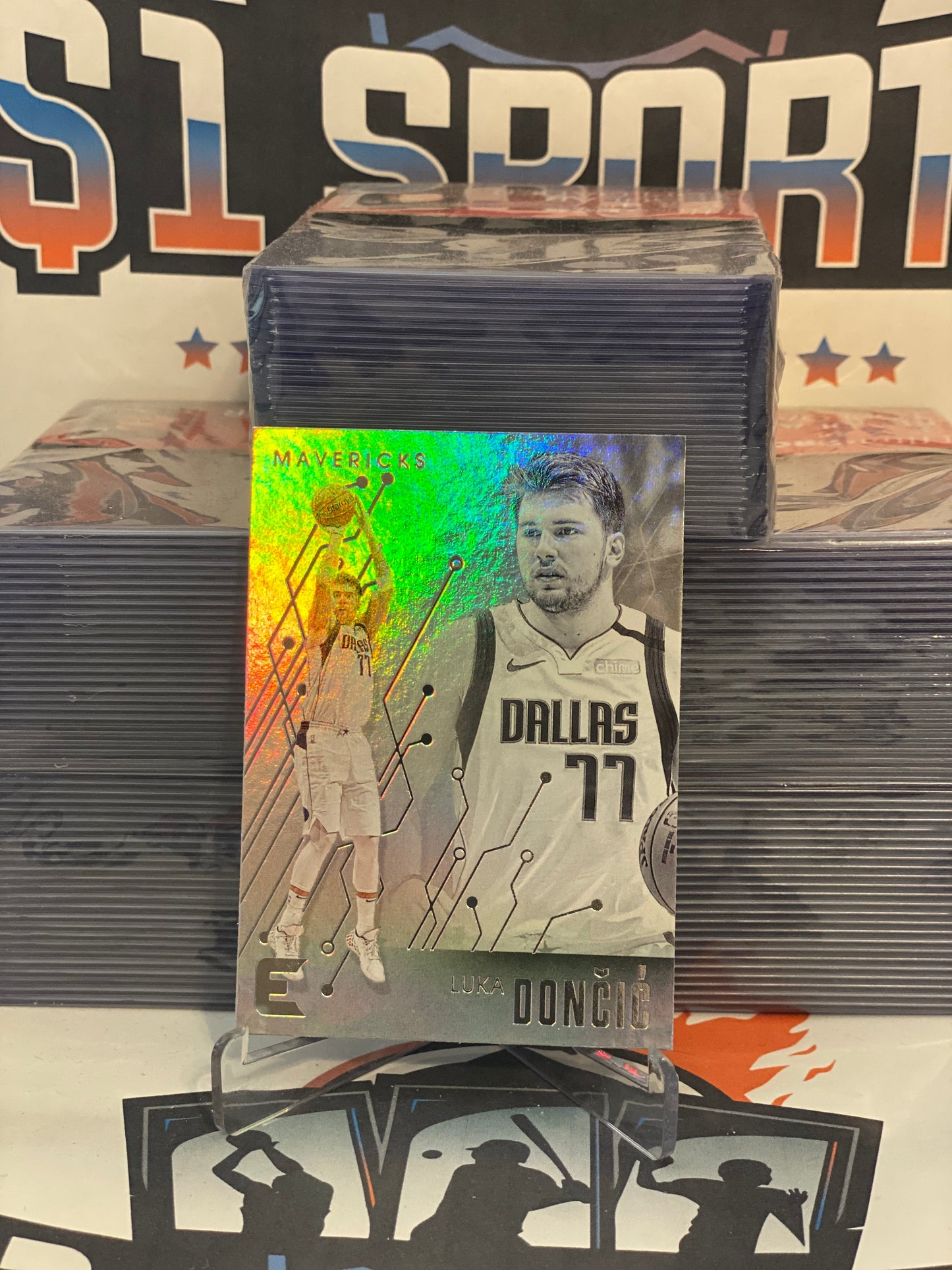 2019 Panini Chronicles (2nd Year, Essentials) Luka Doncic #206