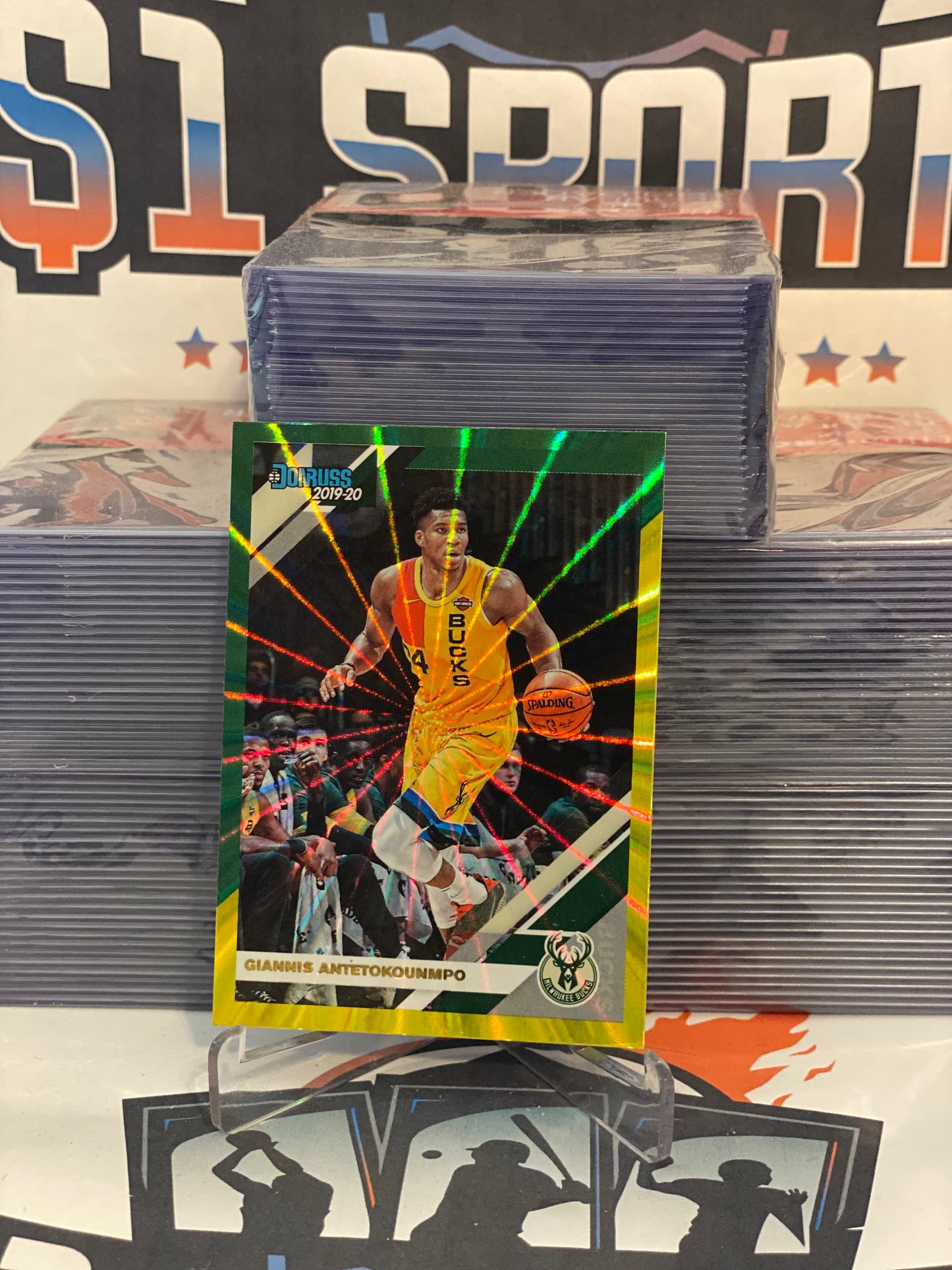 2019 Donruss (Green & Yellow Flash) Giannis Antetokounmpo #113