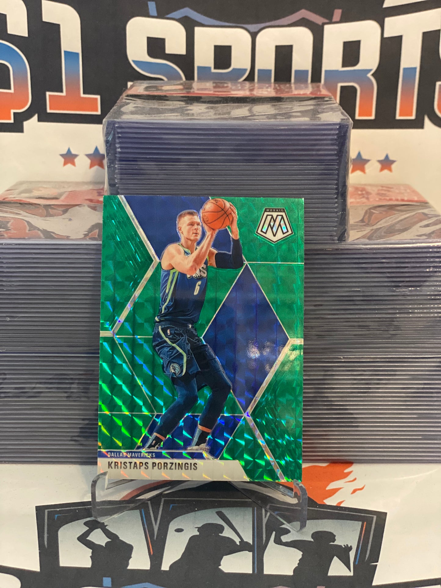 2019 Panini Mosaic (Green Prizm) Kristaps Porzingis #54
