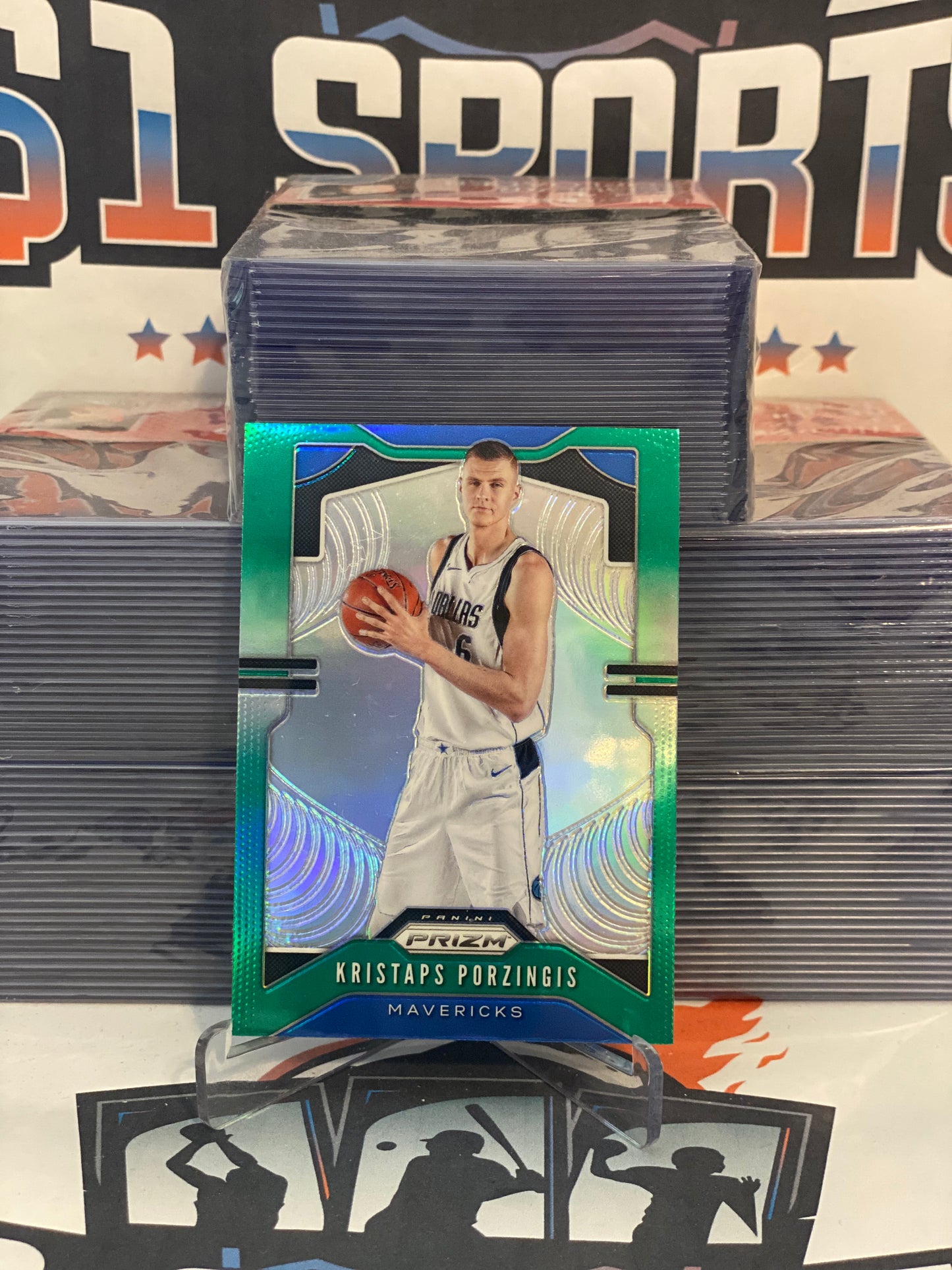 2019 Panini Prizm (Green Prizm) Kristaps Porzingis #76