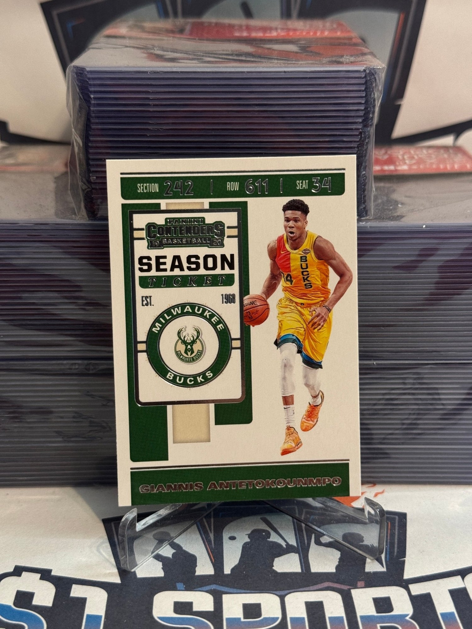 2019 Panini Chronicles Giannis Antetokounmpo #33