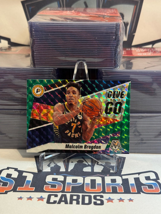 2019 Panini Mosaic (Green Prizm, Give and Go) Malcolm Brogdon #14
