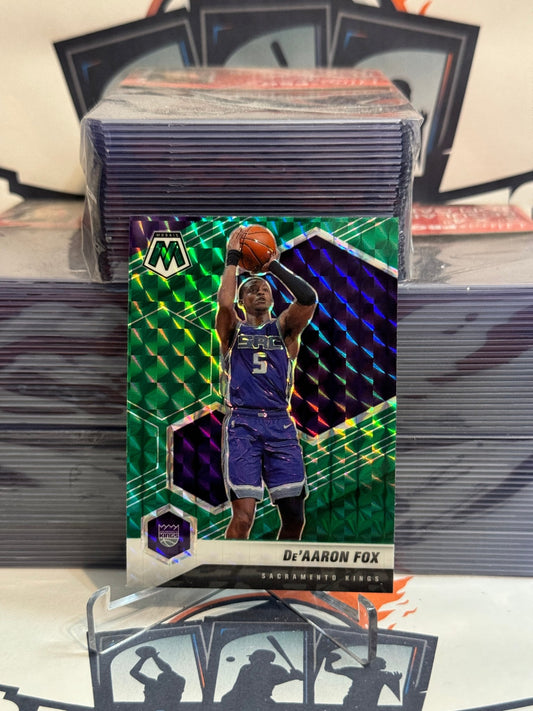 2020 Panini Mosaic (Green Prizm) De'Aaron Fox #168