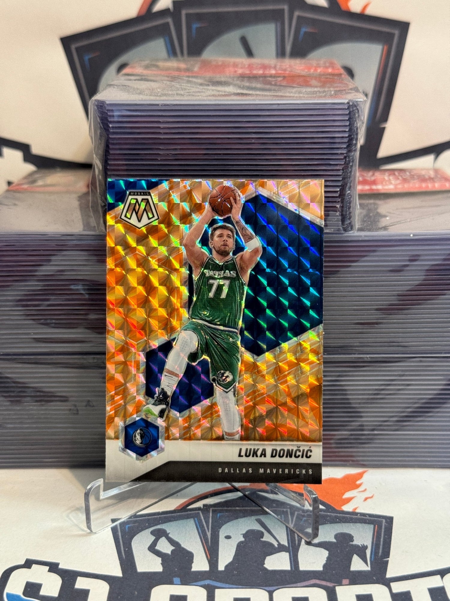 2020 Panini Mosaic (Orange Reactive Prizm) Luka Doncic #47