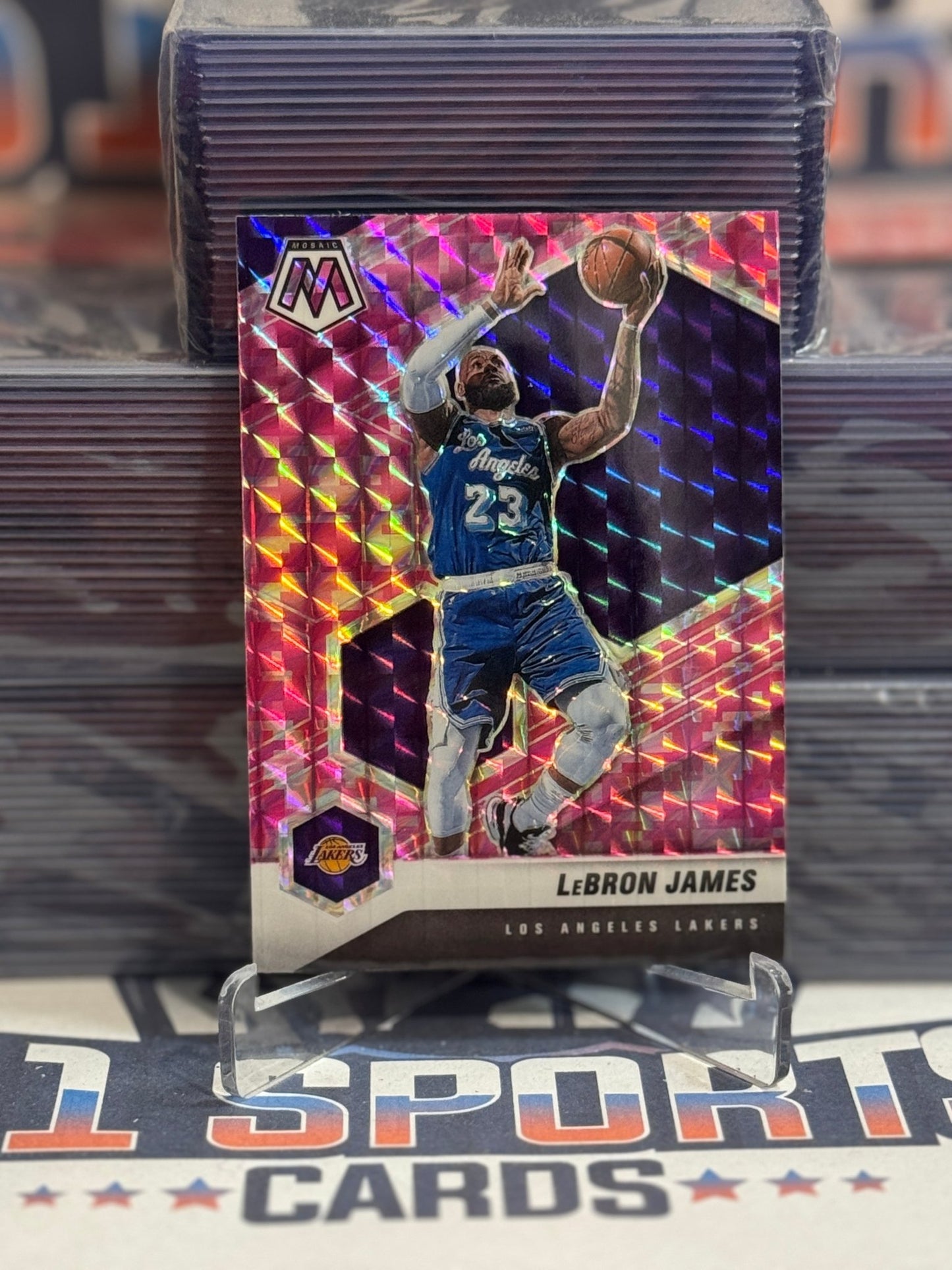2020 Panini Mosaic (Pink Camo Prizm) LeBron James 81