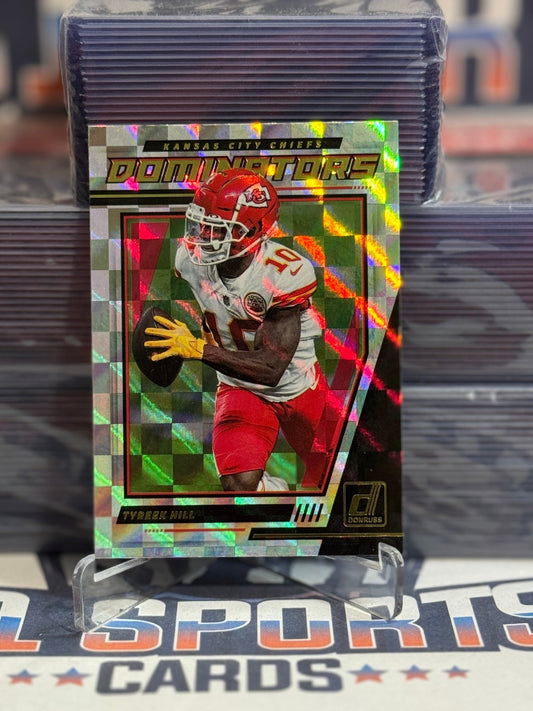 2021 Donruss (Dominators) Tyreek Hill D21