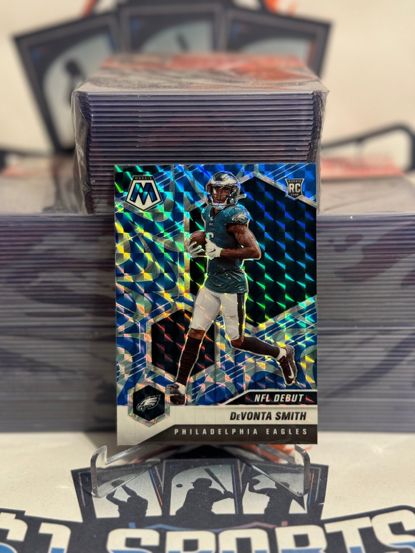 2021 Panini Mosaic (Blue Reactive Prizm, NFL Debut) DeVonta Smith Rookie #246