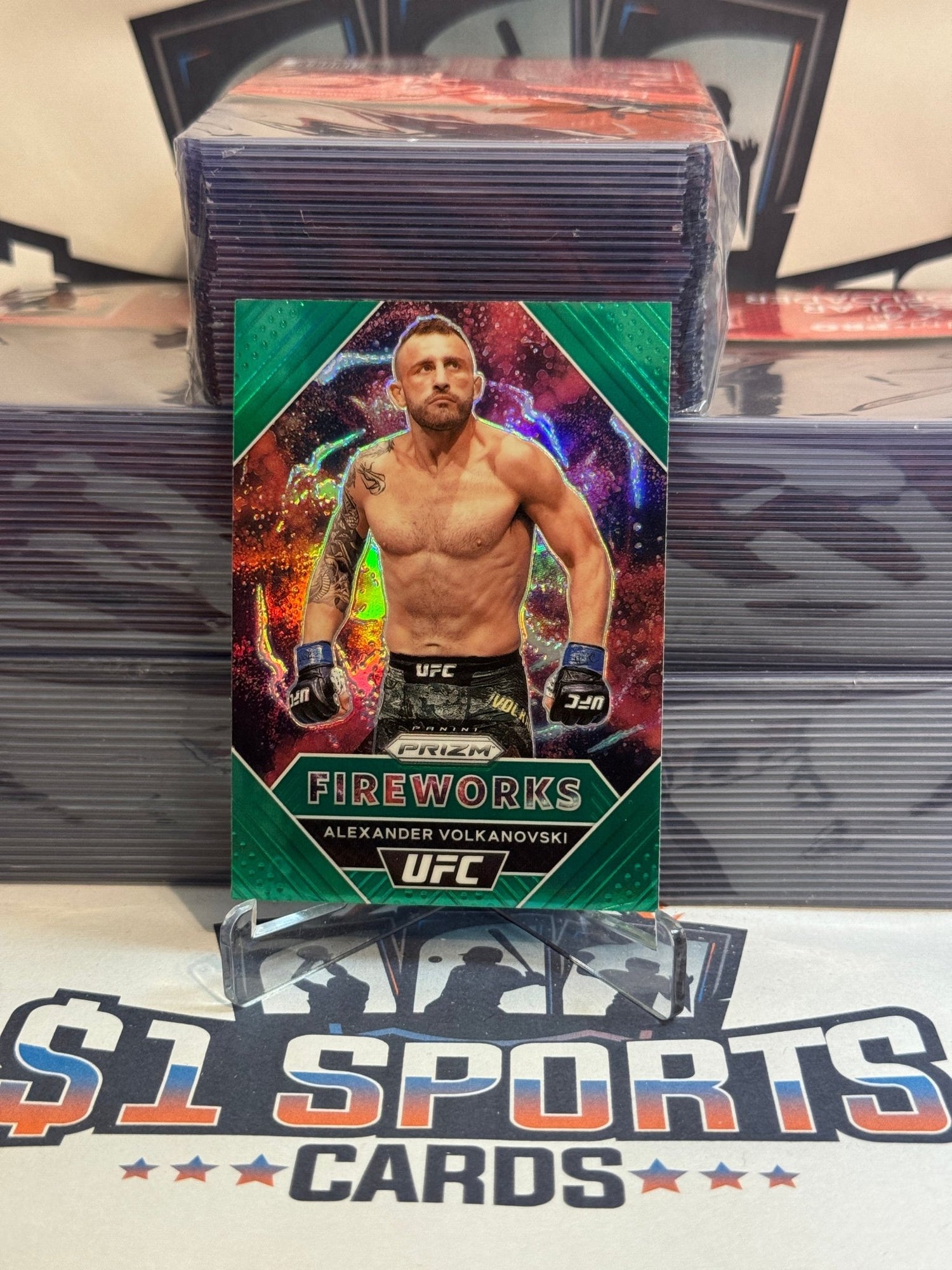 2021 Panini Prizm UFC (Green Prizm, Fireworks) Alexander Volkanovski #11