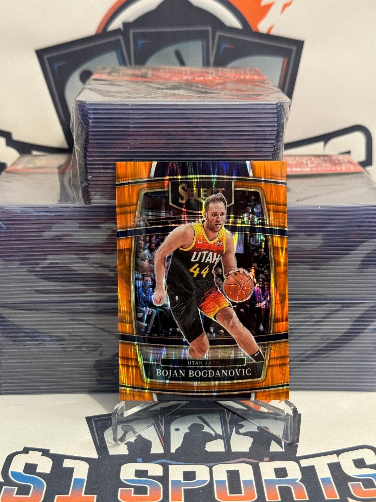 2021 Panini Select (Orange Flash Prizm) Bojan Bogdanovic #69