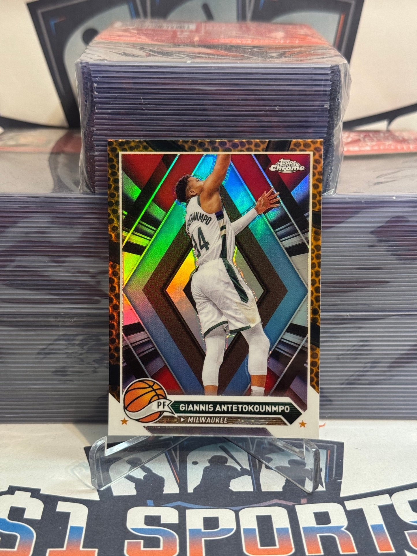 2024 Topps Chrome (Orange Basketball Refractor) Giannis Antetokounmpo #15