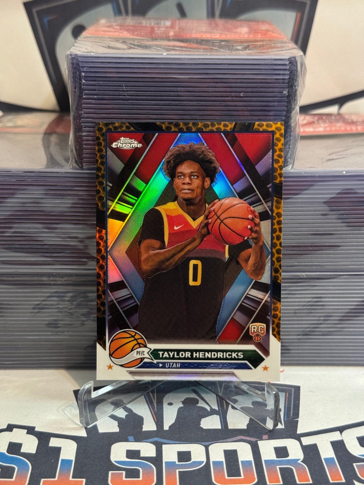 2024 Topps Chrome (Orange Basketball Refractor) Taylor Hendricks Rookie #147