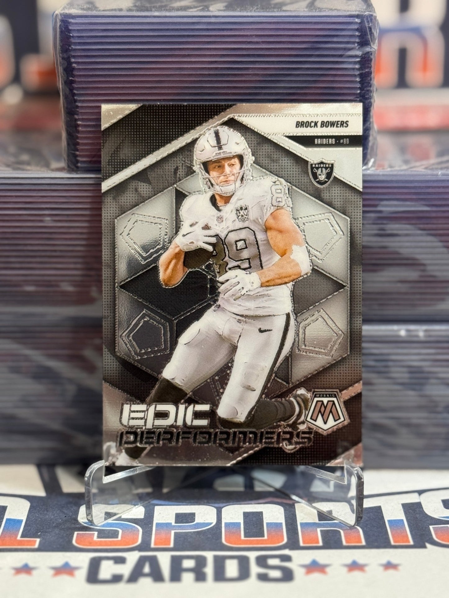 2025 Panini Mosaic (Epic Performers) Brock Bowers 4