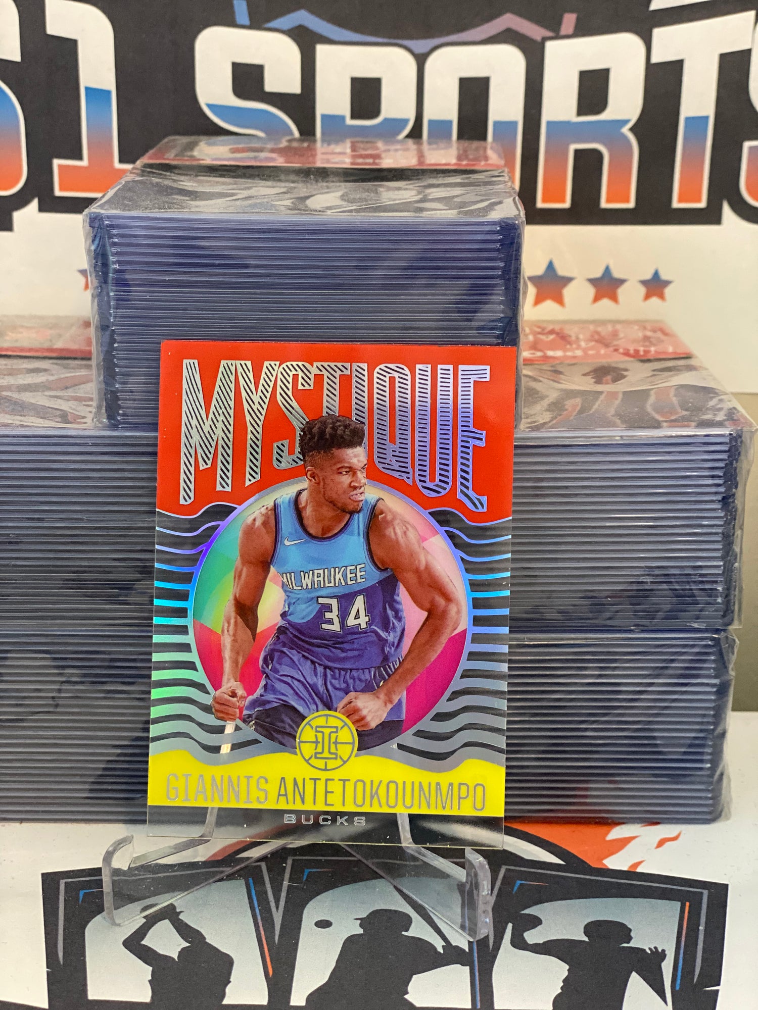 2020 Panini Illusions (Mystique) Giannis Antetokounmpo #11