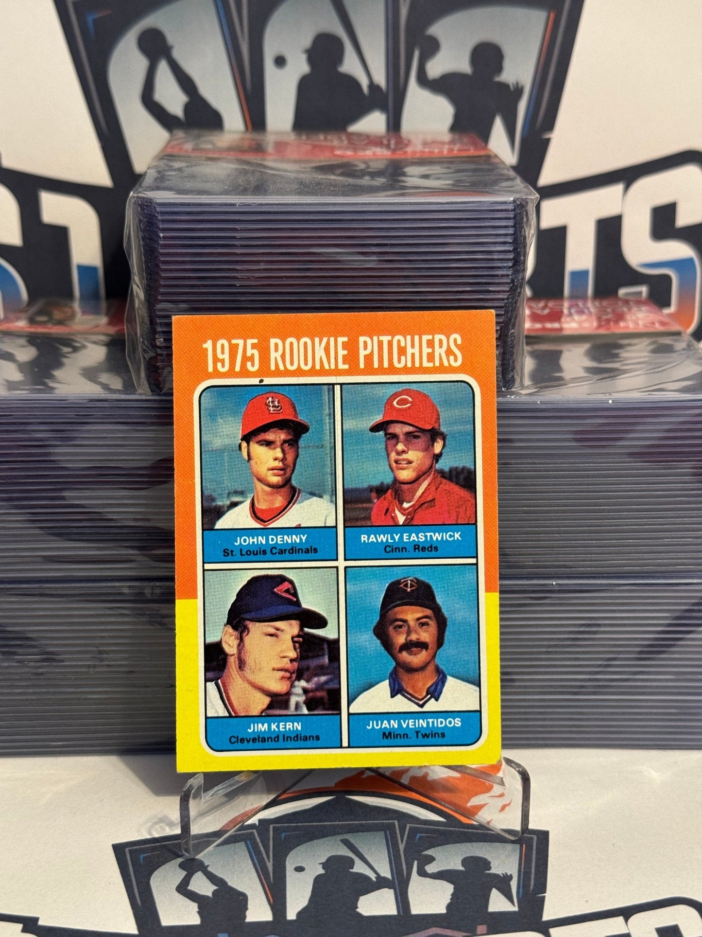 1975 Topps (Rookie Pitchers) John Denny, Rawly Eastwick, Jim Kern, Juan Veintidos #621