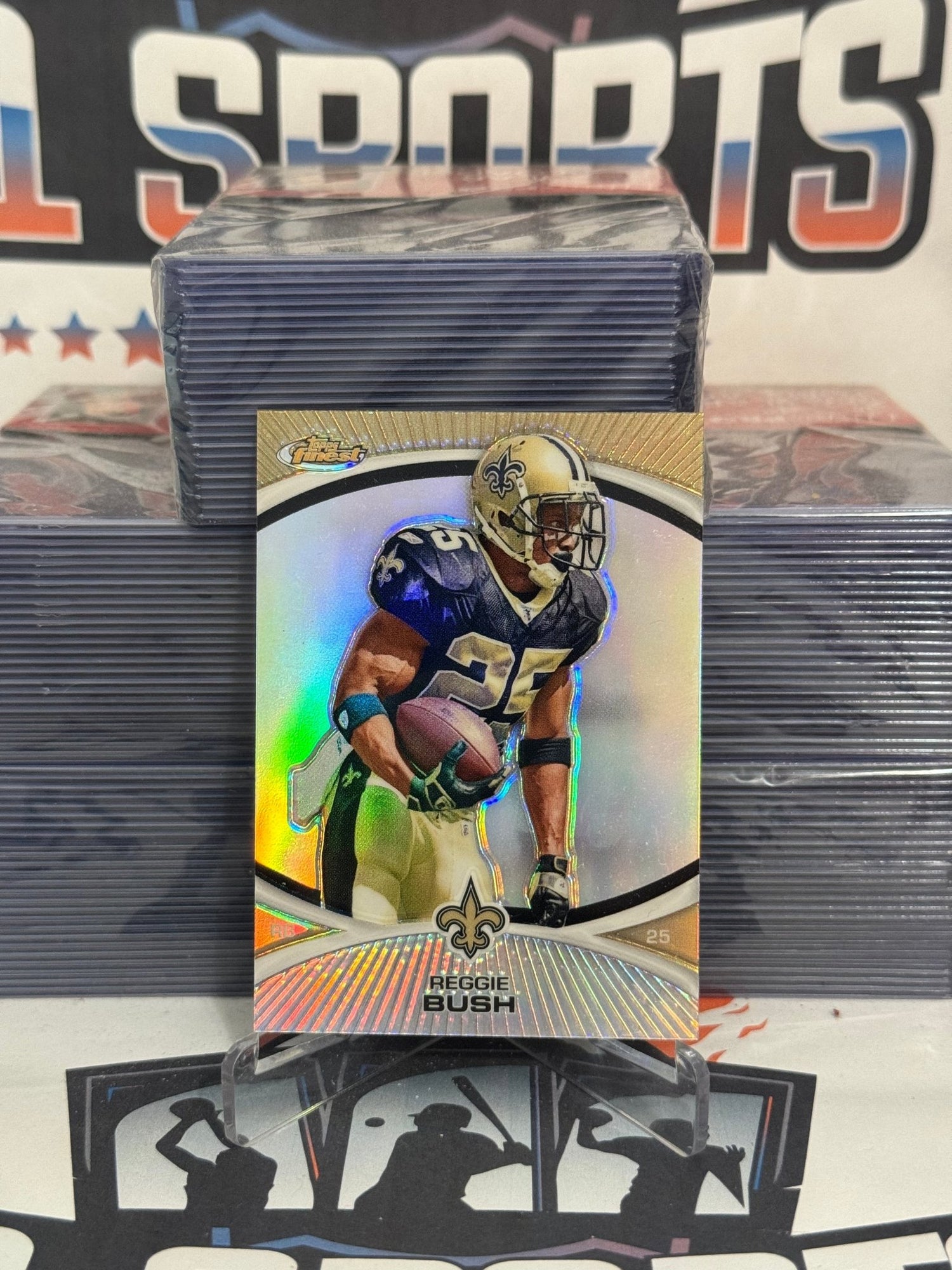 2010 Topps Finest (Refractor) Reggie Bush #18