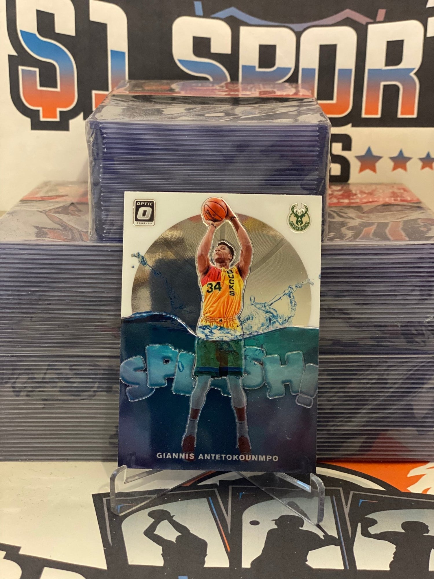 2019 Donruss Optic (Splash!) Giannis Antetokounmpo #3