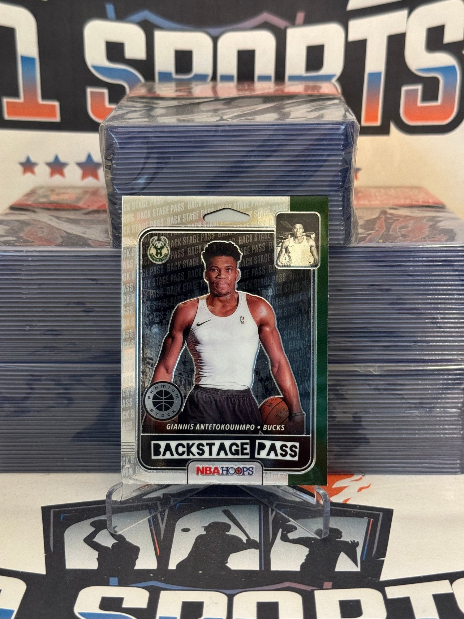 2019 Hoops Premium Stock (Backstage Pass) Gianis Antetokounmpo #9