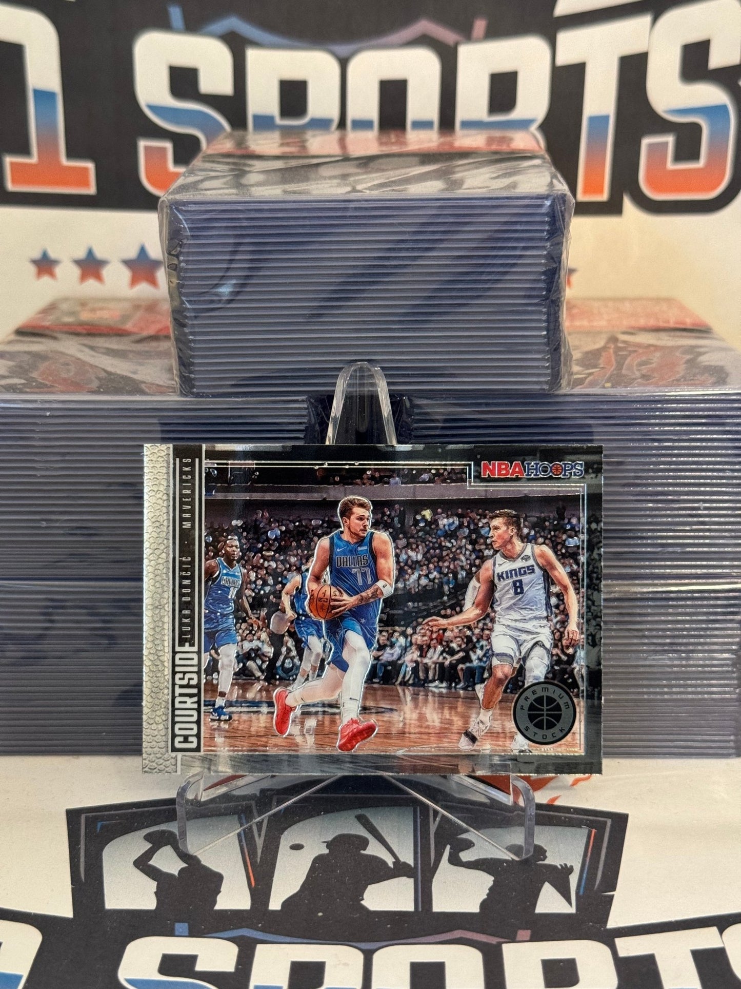 2019 Hoops Premium Stock (Courtside) Luka Doncic #14