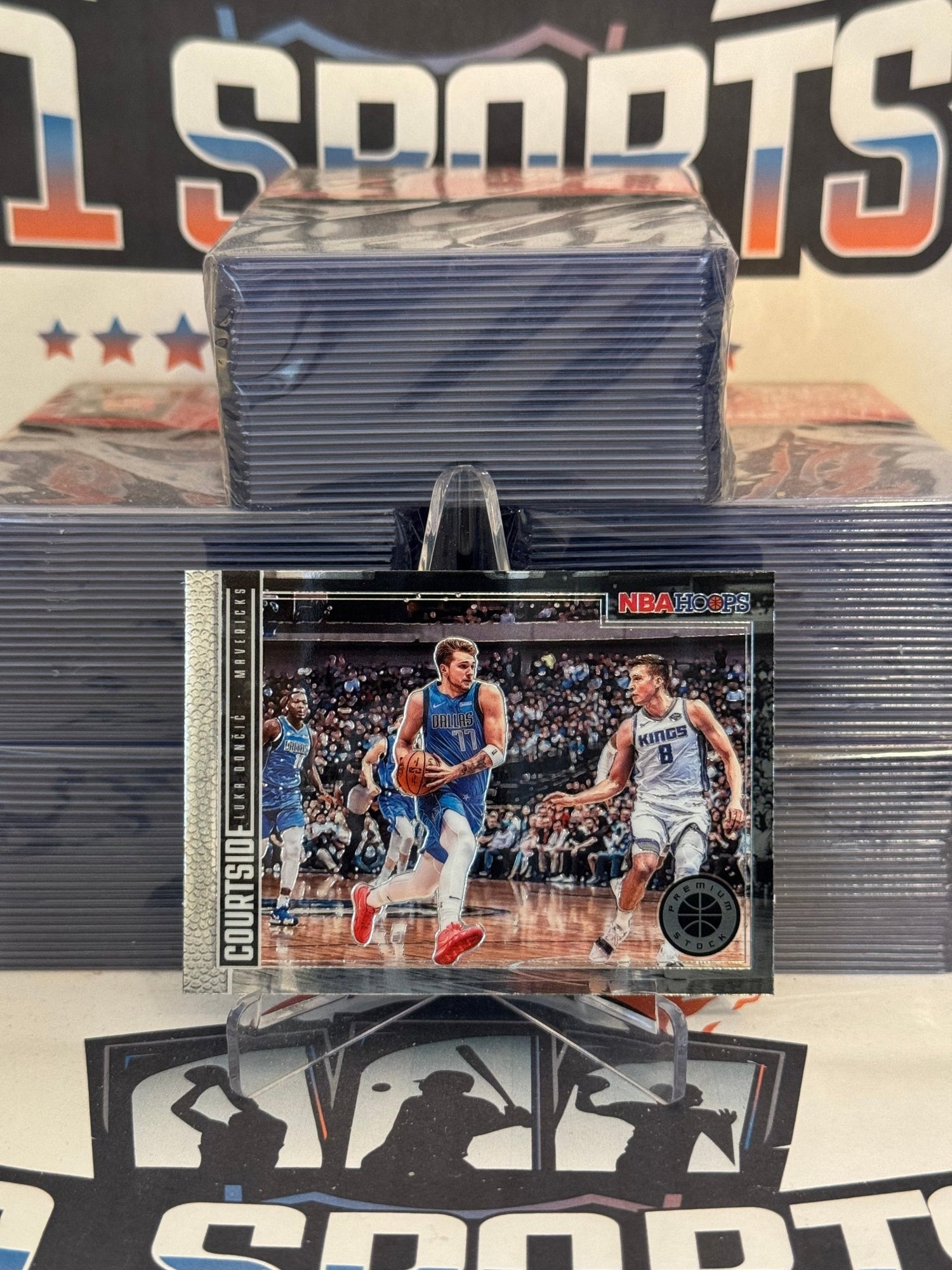 2019 Hoops Premium Stock (Courtside) Luka Doncic #14